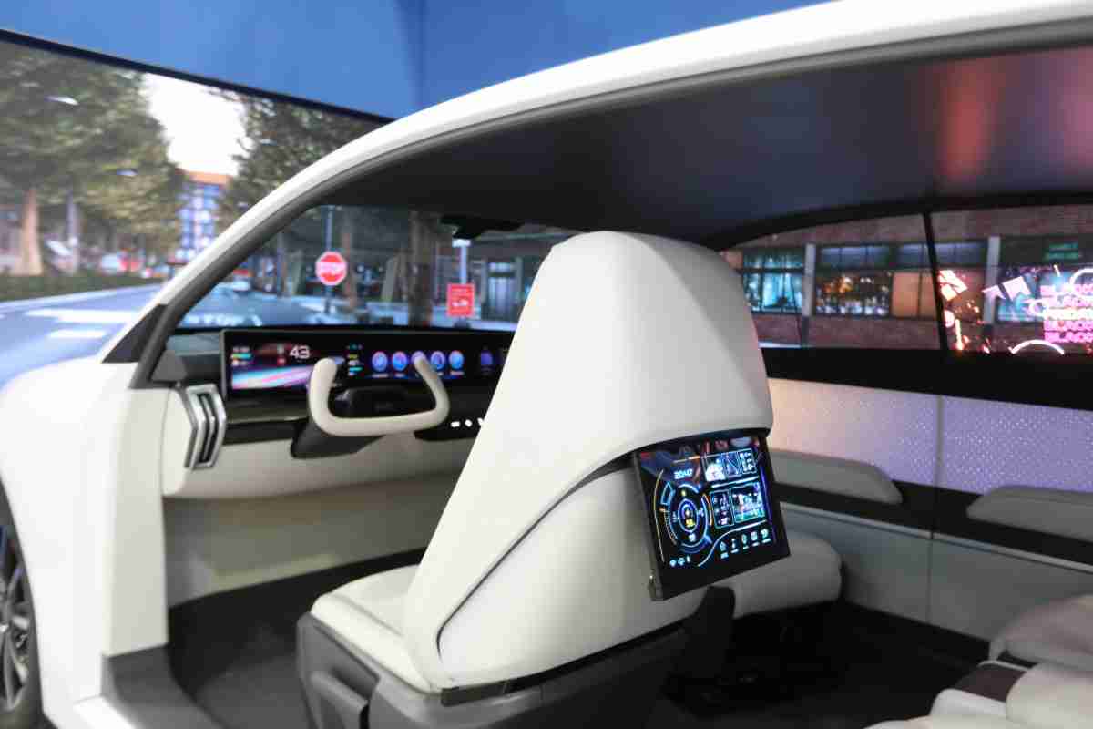 森林舞会的「可卷式后座娱乐显示器」加强后座乘客的感官体验，，，，并保有个性化设计，，，可依使用偏好进行动态调整。。