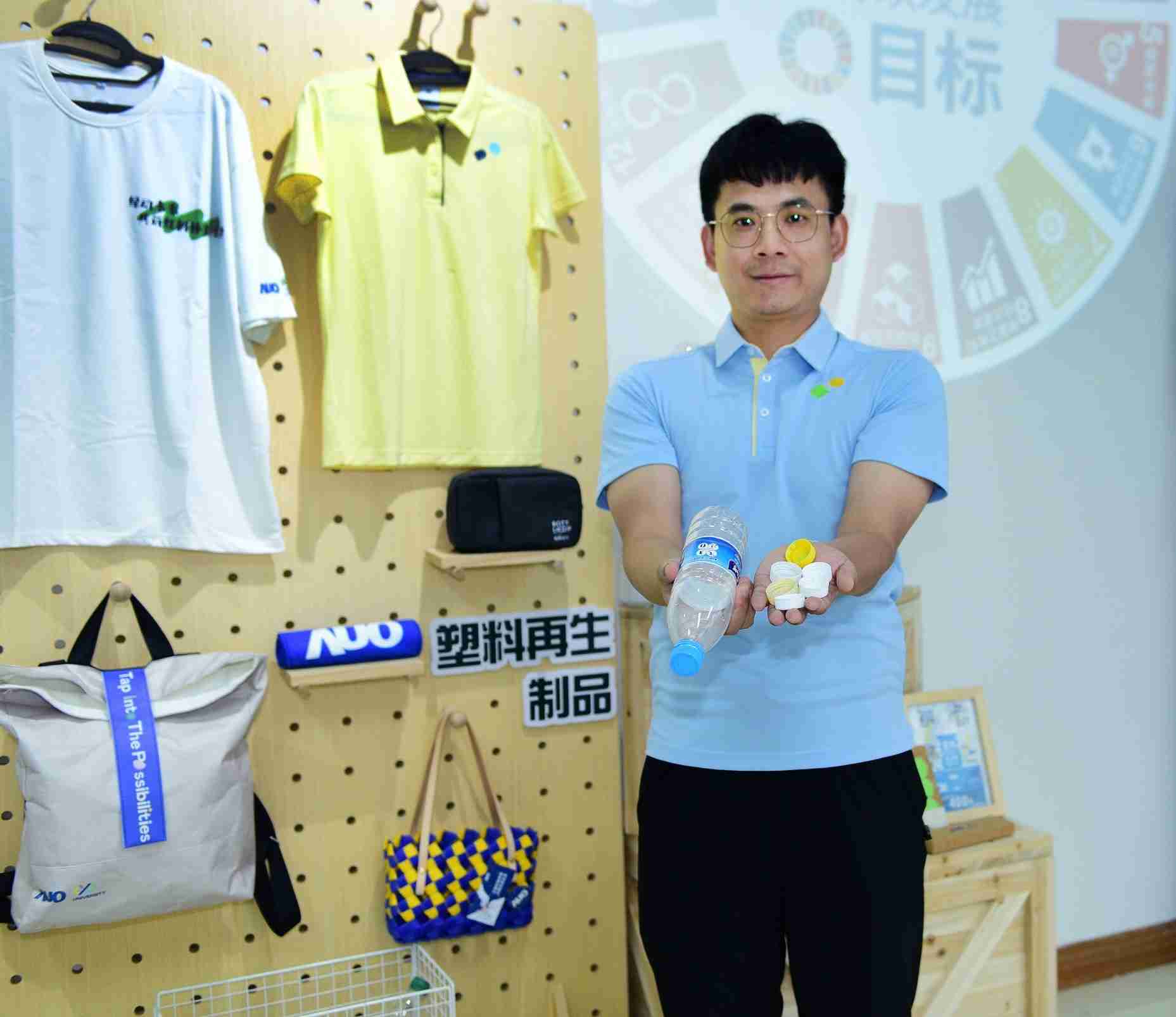 「2024智慧森林舞会展」永续发展馆中，，，展示森林舞会厦门驱动永续发展之成果，，包含将厂内废弃物再制为实用物品，，，，将永续发展理念深植于员工生活日常实践